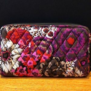 Vera Bradley zip around wallet NWT